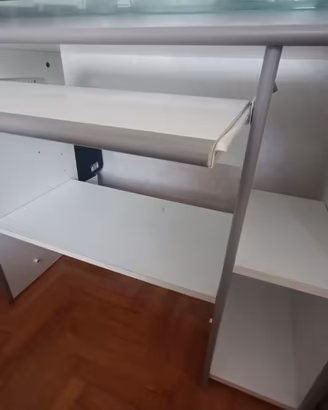 scrivania porta computer 
