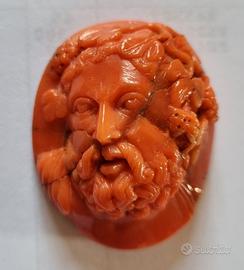 testa di Bacco in corallo 
