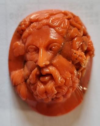 testa di Bacco in corallo 