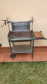 Barbecue ferro e  acciaio completo di girarrosto 