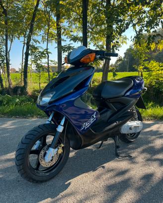 Yamaha Aerox 50 con libretto piccolo