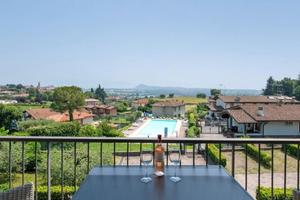 Appartamento vista lago con piscina