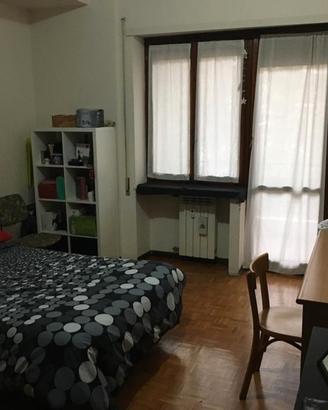 Ampia stanza numidio quadrato