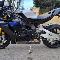 Yamaha R-1 M conservata km 0