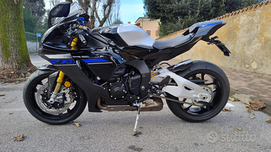 Yamaha R-1 M conservata km 0