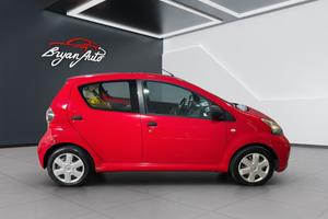 Toyota Aygo 1.0 12V VVT-i 5P Sol Connect RED