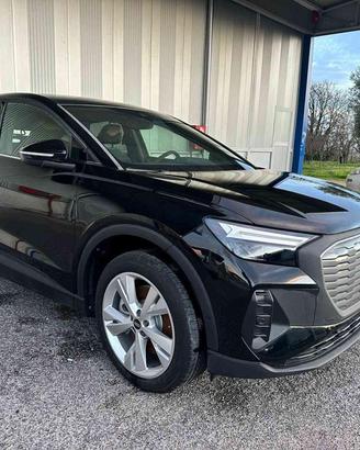 AUDI Q4 e-tron Q4 40 e-tron Business Advanced