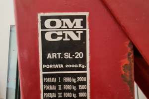 Sollevatore idraulico