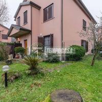 VILLA BIFAMILIARE CON AMPIO GIARDINO