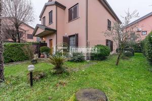 VILLA BIFAMILIARE CON AMPIO GIARDINO