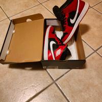 Air Jordan  1 MID rosse