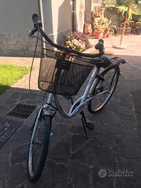 Bici declathon beige e bianca