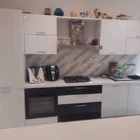  cucina lineare con isola