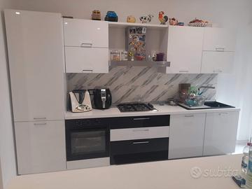  cucina lineare con isola