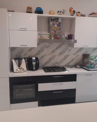  cucina lineare con isola