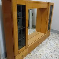 Specchiera in legno da bagno.
