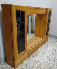 Specchiera in legno da bagno.
