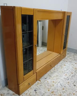 Specchiera in legno da bagno.