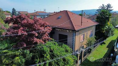 Casa Singola a Angera