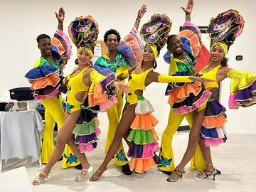 Deejay con Ballerini brasiliani per feste