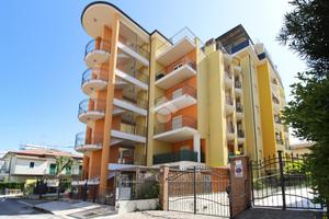 2 LOCALI A TORTORETO