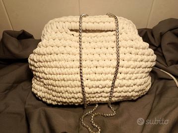 borsa fatta a uncinetto 