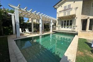 Villa di 160 m² con più di 5 locali a Pietrasanta