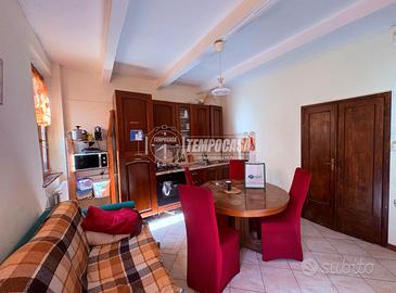 Porzione di casa con cortile