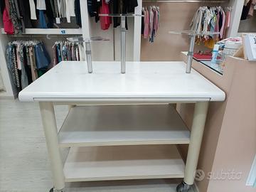 tavolo da esposizione per negozio