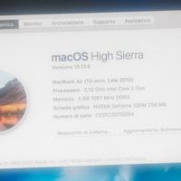 MacBook air con accessori