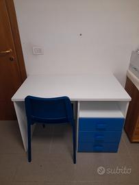 Scrivania cameretta/studio con cassettiera e sedia