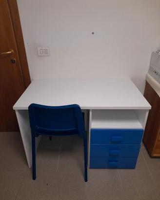 Scrivania cameretta/studio con cassettiera e sedia