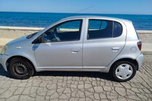 Toyota Yaris 2002 perfetta internamente e motore
