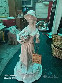 Statuina Capodimonte Dama con Fiori Art. N. 110 co