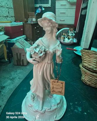 Statuina Capodimonte Dama con Fiori Art. N. 110 co