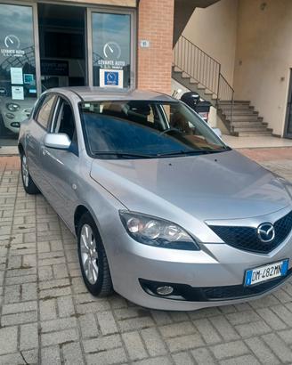 110.118 MAZDA 3 SEMBRA NUOVA OK NEOPATENTATI