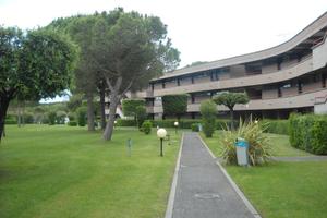 Monolocale con veranda in residence con piscina