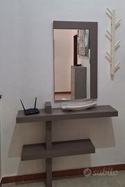 Mobile ingresso moderno e specchio