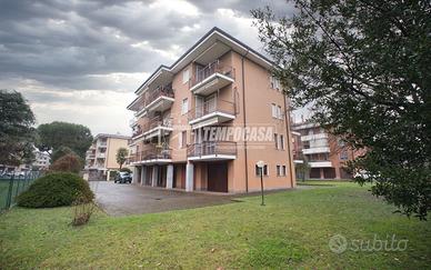 QUADRILOCALE AUTONOMO , CON BOX E POSTO AUTO