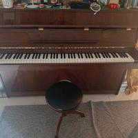 Pianoforte a muro Yamaha tre pedali