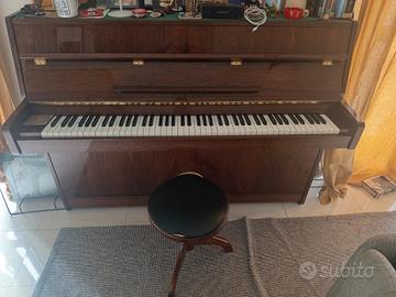 Pianoforte a muro Yamaha tre pedali