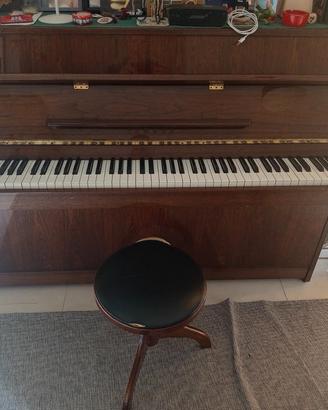 Pianoforte a muro Yamaha tre pedali