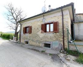 CASA SEMINDIPENDENTE A ROCCA SINIBALDA
