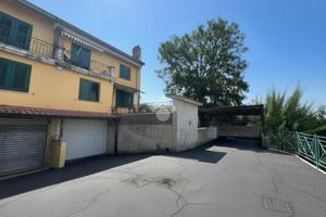 VILLA A SCHIERA A FISCIANO