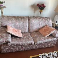 2 divani di cui uno letto con materasso