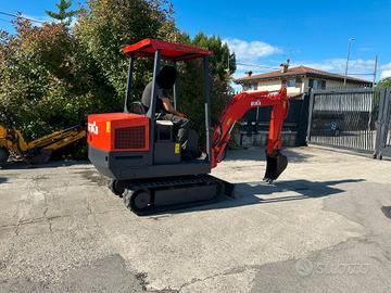 E136 - Escavatore FAI 13 q