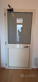 Porta in alluminio bianca con vetro satinato