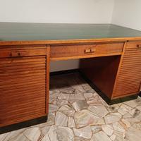 Stupenda scrivania primi 900 restaurata