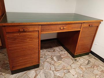 Stupenda scrivania primi 900 restaurata