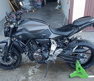 Yamaha MT07 perfetta scarico Mivv
